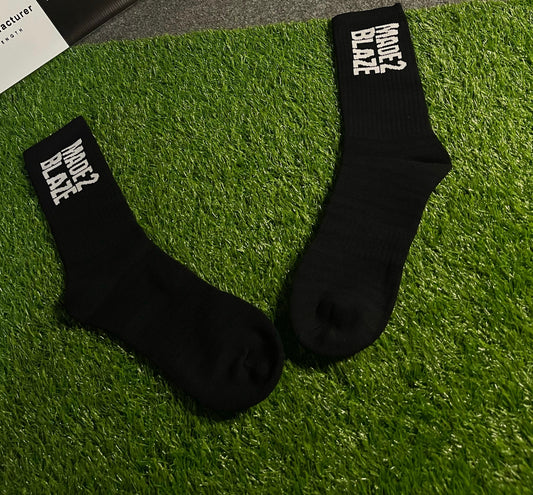 MADE2BLAZE- socks (BLK/WHITE)